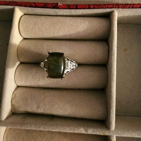 Ring - Picture 1 of 4